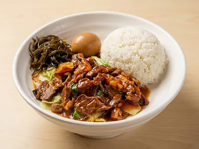 红烧牛腩盒饭