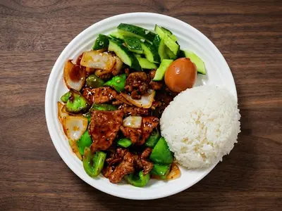 黑椒牛肉盒饭